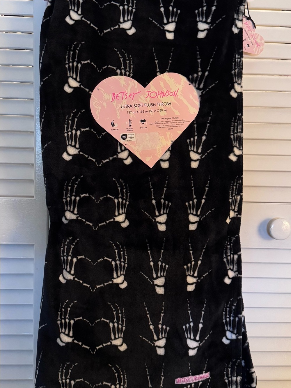 🎃 Betsey Johnson Plush Throw